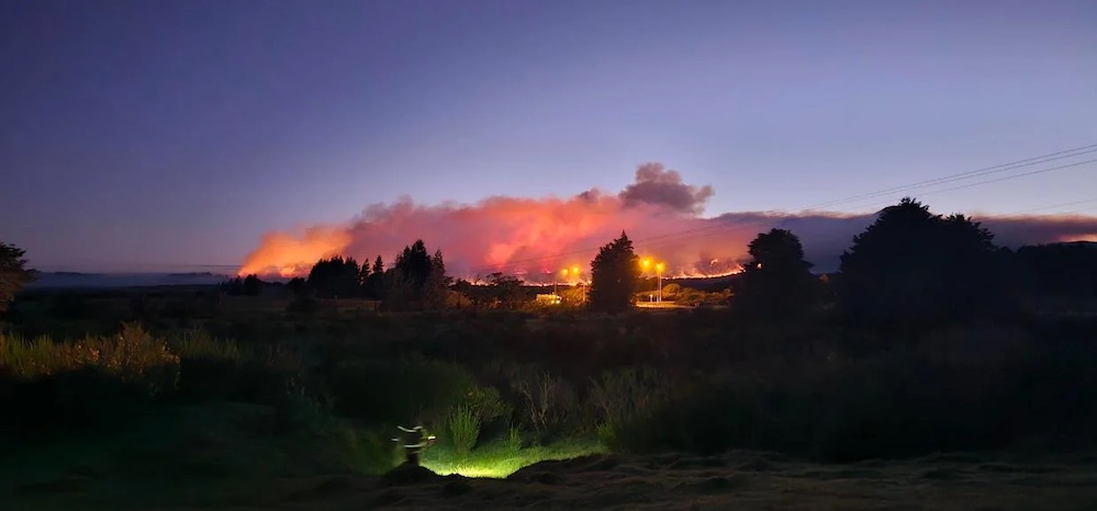 Watch: Tongariro wildfire surges past 1000ha, causing evacuations and closures - Taranaki Media fire093409345890345798543345 - Taranaki Media